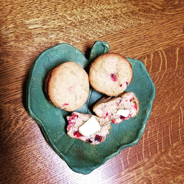 One of my favorite things to do on Sunday's is to bake goodies.  This time of year, cranberry banana muffins are a favorite. They combine opposing sweet and tart flavors, and gooey centers with crusty edges. Displayed on a piece of "leaf" pottery I made a few years ago in pottery class.  Happy Sunday!